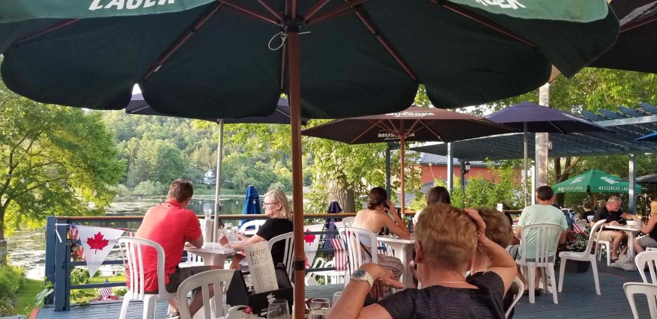 The Cove Inn Westport Екстериор снимка