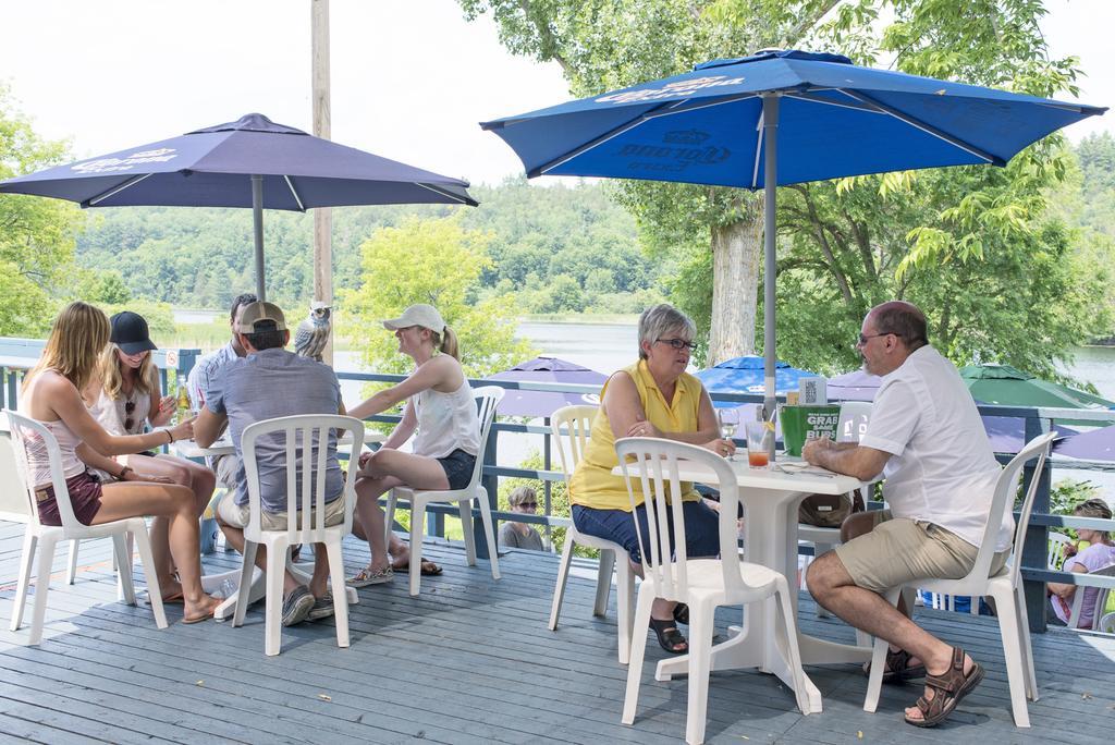 The Cove Inn Westport Екстериор снимка